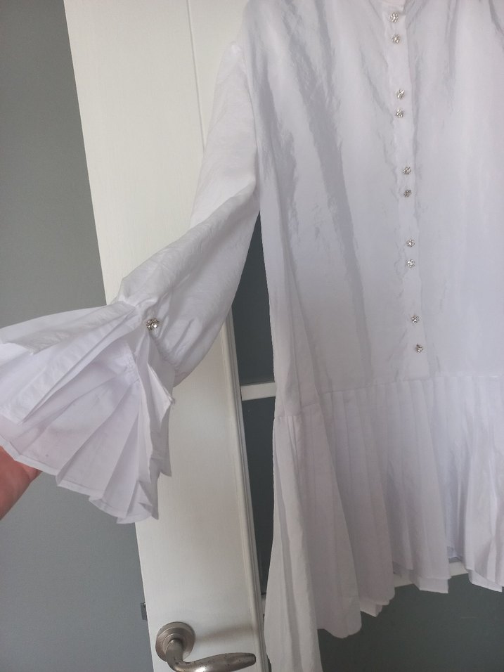 Beyaz Keten Pilili Yüksek Yakalı Midi Gömlek - Görsel 3