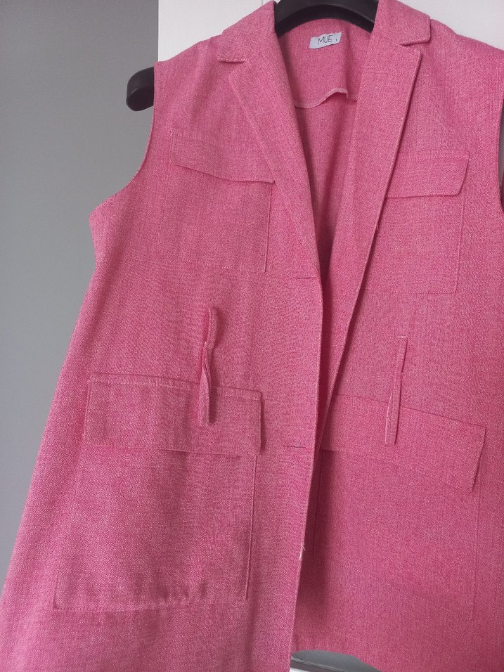 Pembe yelekli Takım - Görsel 2