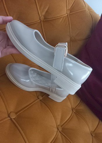 Kadın Beyaz Tokalı Klasik Topuklu Ayakkabı - Görsel 3