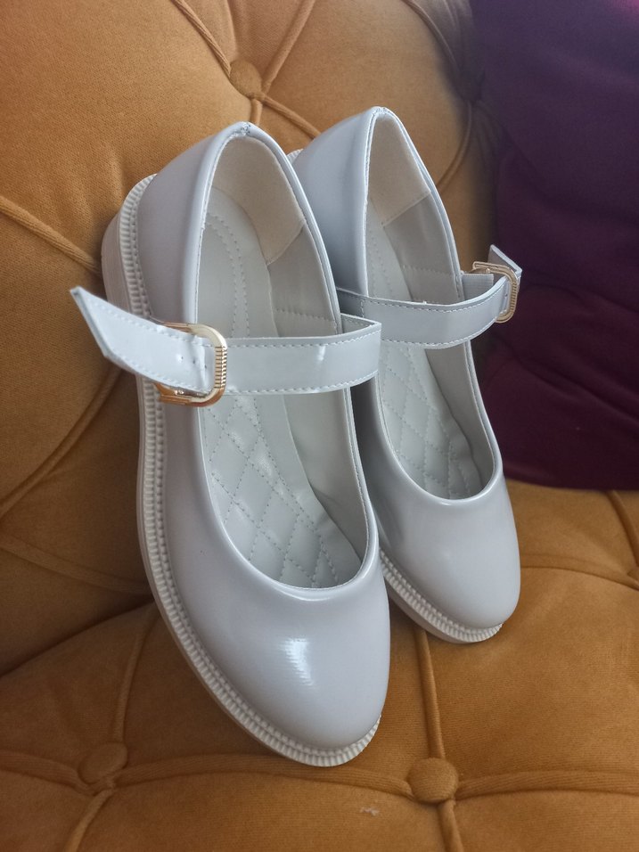 Kadın Beyaz Tokalı Klasik Topuklu Ayakkabı - Görsel 4