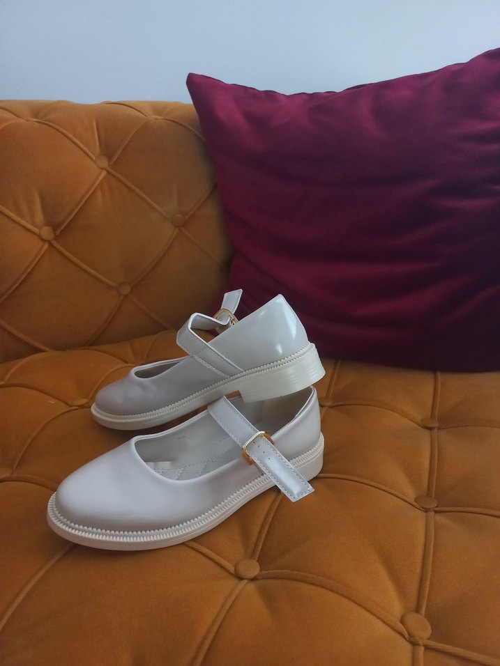 Kadın Beyaz Tokalı Klasik Topuklu Ayakkabı - Görsel 2