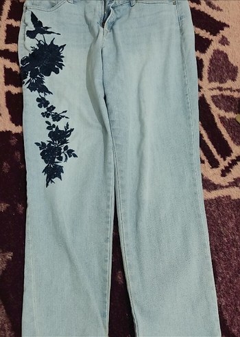 Düğmeli Mavi Çiçek Desenli Rahat Kesim Kadın Jean