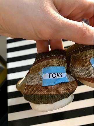 TOMS TOMS marka yeşil ve haki tonlarında renkleri bulunan bez ayakkab