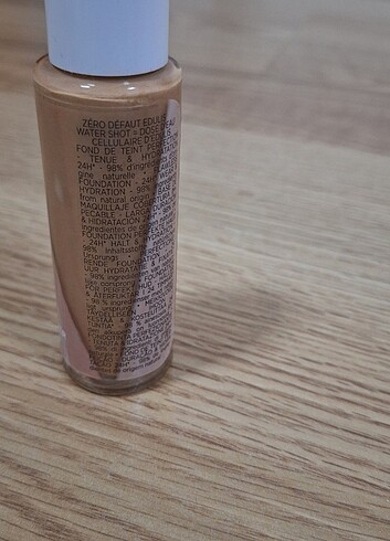 Yves rocher beige 200 fondöten.