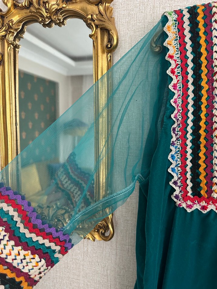 Güpür Detaylı Nakışlı Bohem Uzun Yöresel Kadife Elbise - Görsel 4