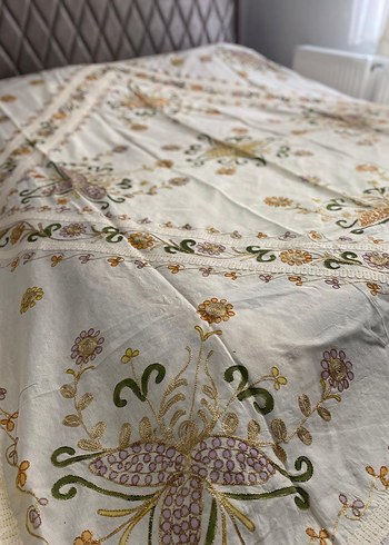 American Vintage İşlemeli Beyaz antika Yatak Örtüsü