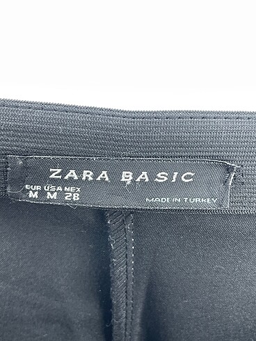 m Beden siyah Renk Zara Düz Kesim %70 İndirimli.