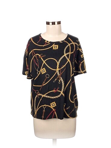 Pull and Bear T-shirt %70 İndirimli.
