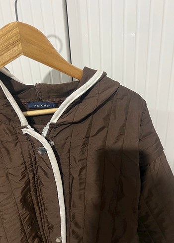 Kahverengi kapüşonlu kapitone ceket - Görsel 3