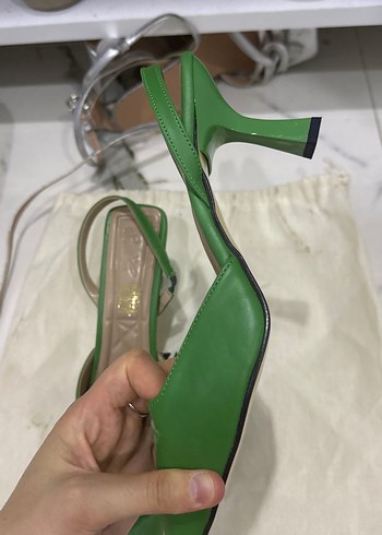 38 Beden Yeşil Rugan Stiletto Tokalı Kadın Ayakkabı