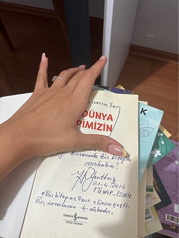  Beden bu dünya hepimizin cocuk kitabi imzali