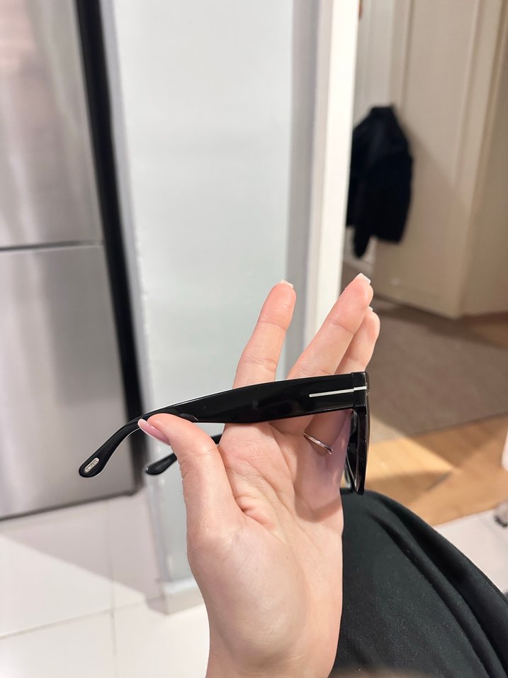 Parlak Siyah Kadın Güneş Gözlüğü - Görsel 2