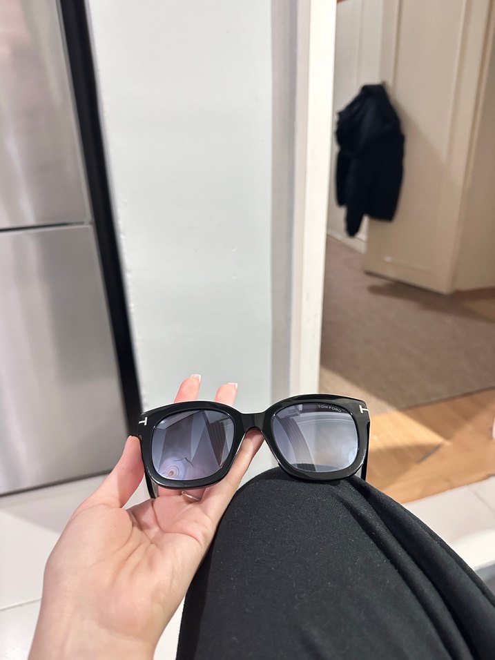 Parlak Siyah Kadın Güneş Gözlüğü - Görsel 3