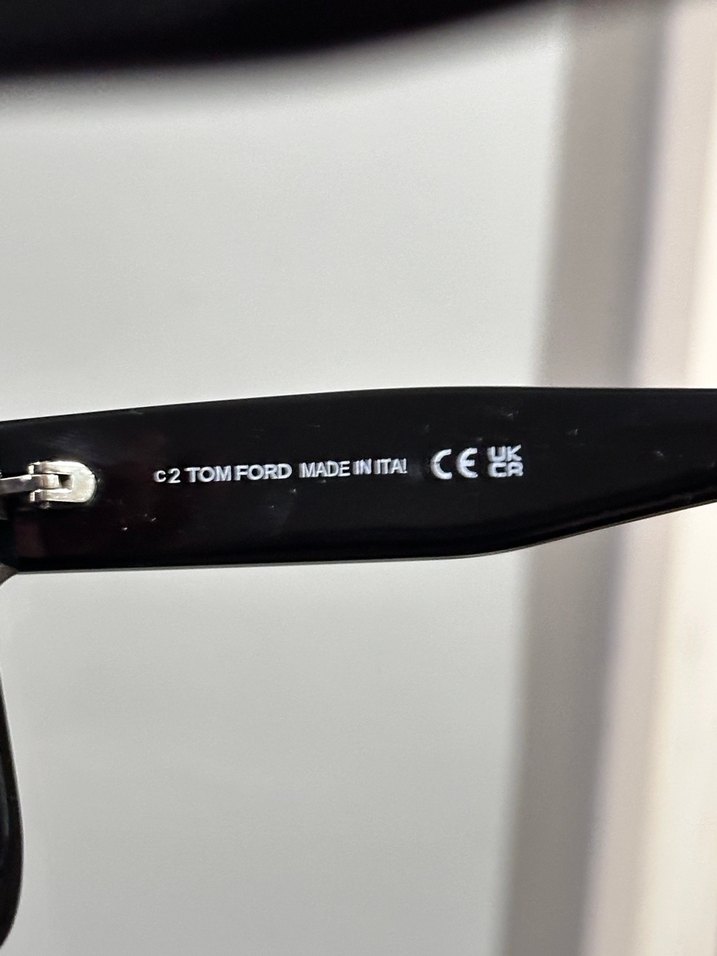 Parlak Siyah Kadın Güneş Gözlüğü - Görsel 4