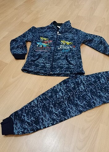 6 Yaş Beden Pijama &kapüşonlu takim