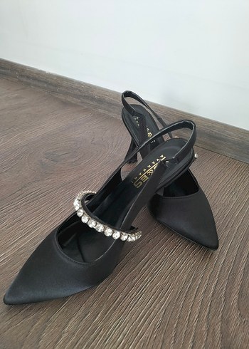 Siyah Stiletto Topuklu Kadın Ayakkabı