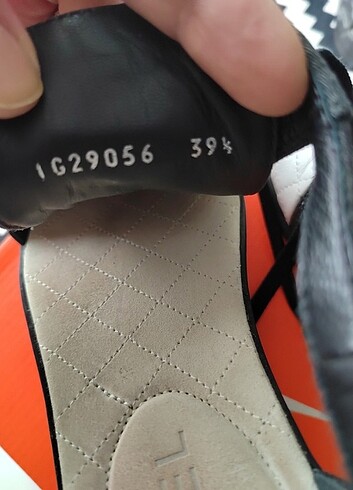 39 Beden siyah Renk 39 numara orijinal ayakkabı