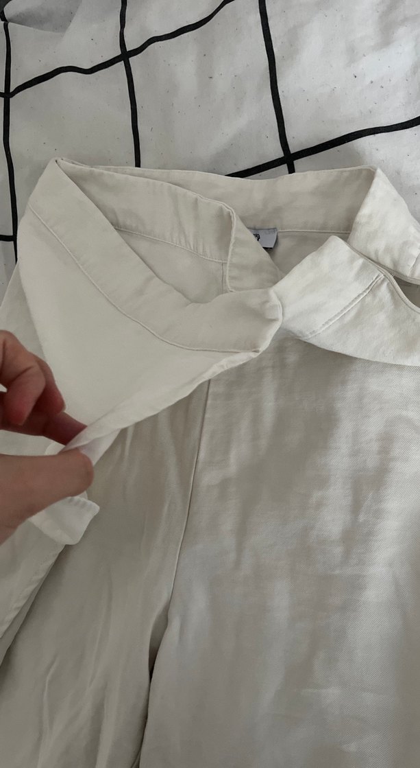 Beyaz Keten Kadın Pantolon arkasında minik lekesi var - Görsel 2