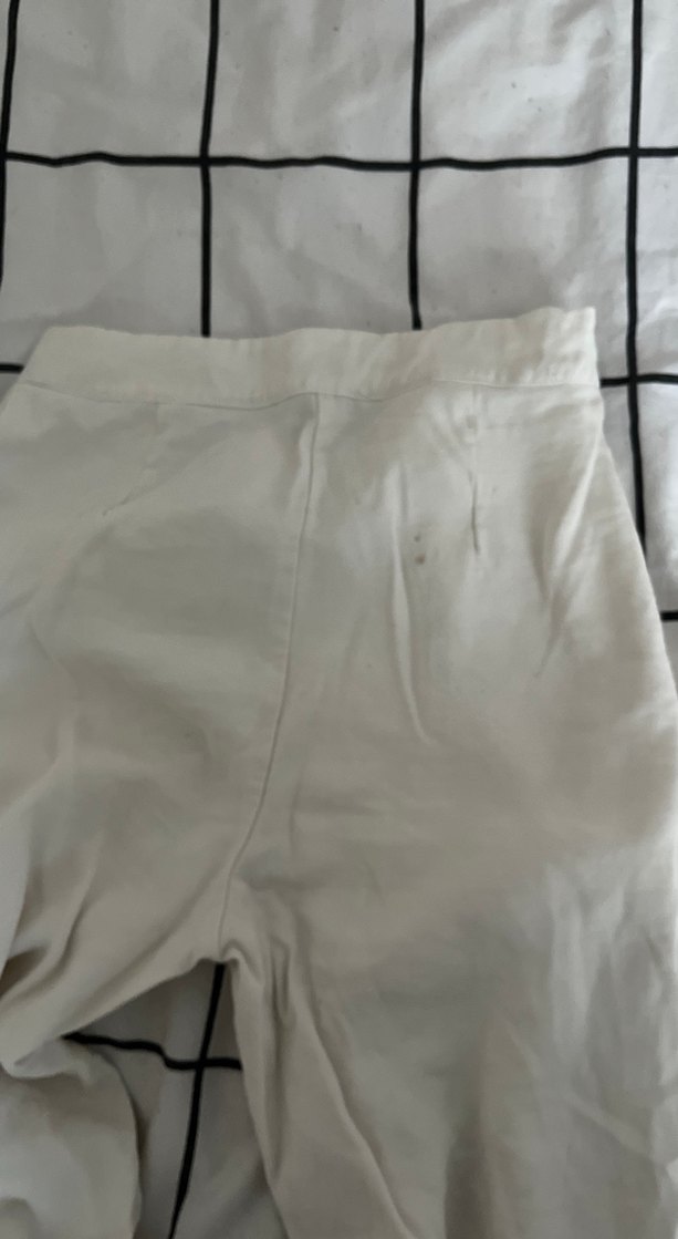 Beyaz Keten Kadın Pantolon arkasında minik lekesi var - Görsel 4
