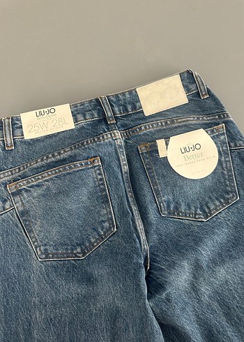 Şık Zincir Detaylı Mavi Nakışlı Kadın Kot Pantolon - Görsel 3