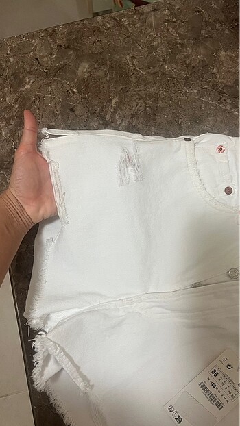 s Beden beyaz Renk Zara Beyaz yırtık jean şort
