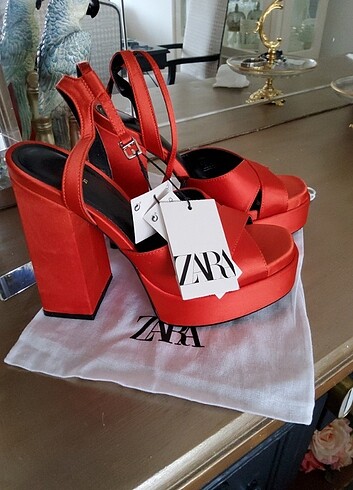 37 Beden kırmızı Renk Zara ayakkabı