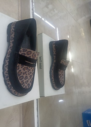 Kız Çocuk Leopar Desenli Tokalı Loafer