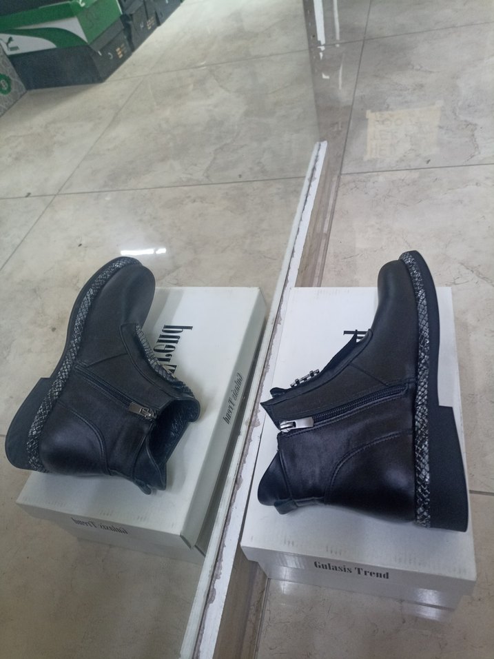 Siyah Yılan Desenli Kadın Botu Velcro - Görsel 4