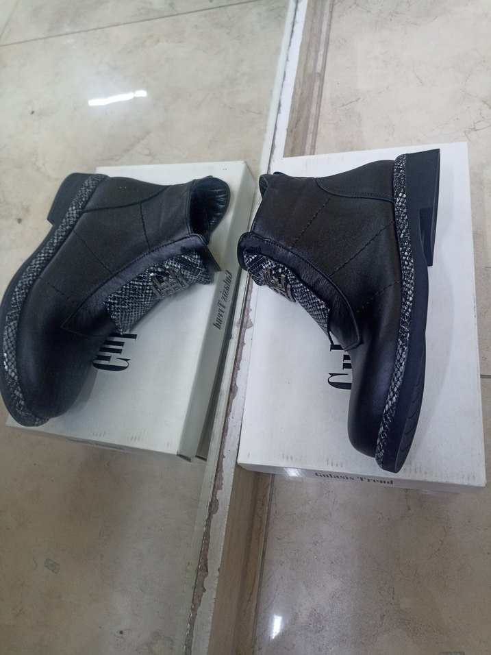 Siyah Yılan Desenli Kadın Botu Velcro - Görsel 2