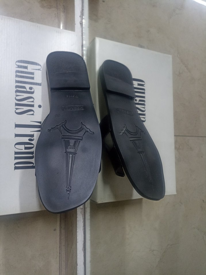 Siyah Tokalı Kadın Terlik - Görsel 3