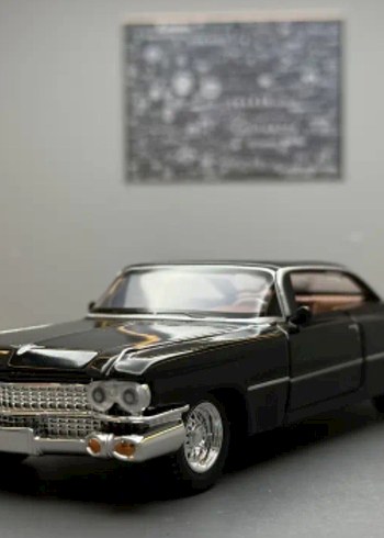 Parlak Siyah Oyuncak Araba - Görsel 2