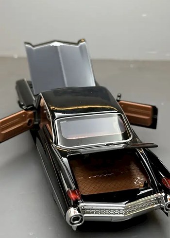 Parlak Siyah Oyuncak Araba - Görsel 5