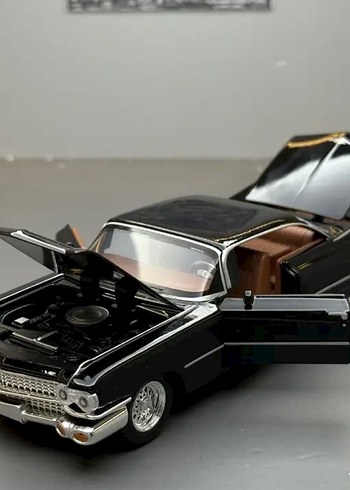 Parlak Siyah Oyuncak Araba - Görsel 3