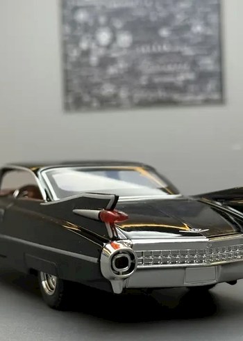 Parlak Siyah Oyuncak Araba - Görsel 4