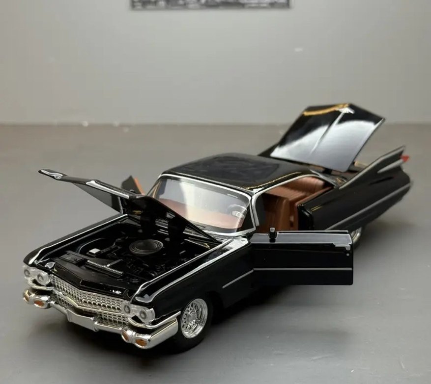 Parlak Siyah Oyuncak Araba - Görsel 3