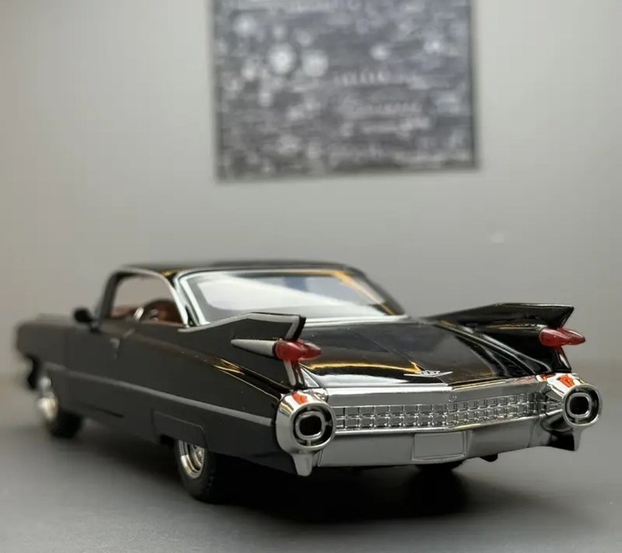 Parlak Siyah Oyuncak Araba - Görsel 4