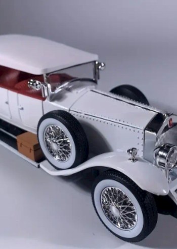 Beyaz Parlak Oyuncak Klasik Araba - Görsel 7