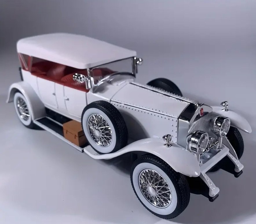 Beyaz Parlak Oyuncak Klasik Araba - Görsel 4