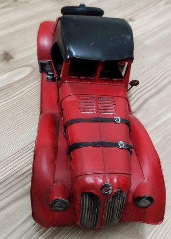 Klasik Kırmızı Oyuncak Araba - Görsel 6
