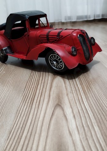 Klasik Kırmızı Oyuncak Araba - Görsel 4