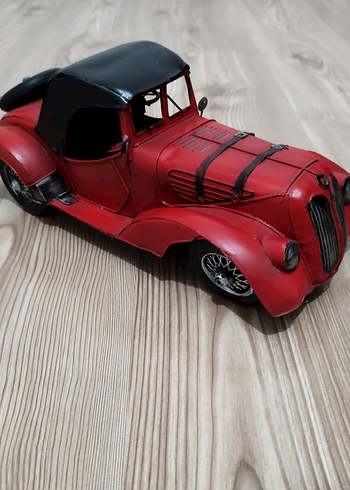 Klasik Kırmızı Oyuncak Araba - Görsel 3