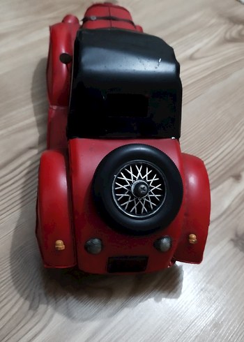 Klasik Kırmızı Oyuncak Araba - Görsel 7