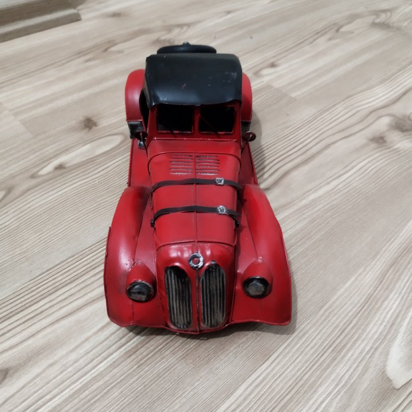 Klasik Kırmızı Oyuncak Araba - Görsel 5