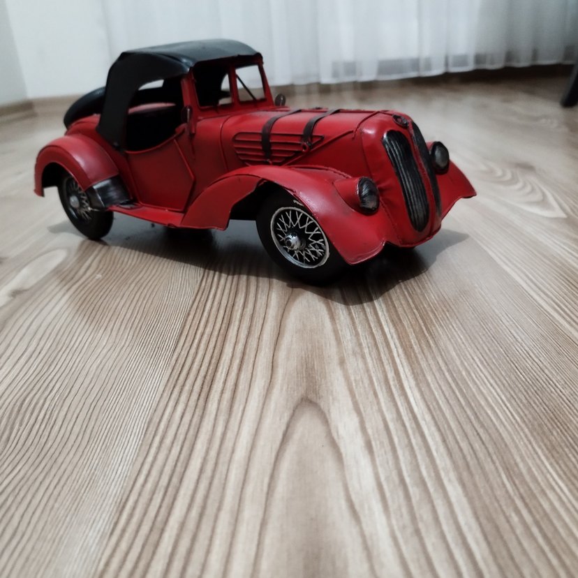 Klasik Kırmızı Oyuncak Araba - Görsel 4