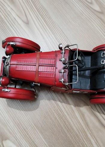 Kırmızı Numaralı Oyuncak Araba - Görsel 8