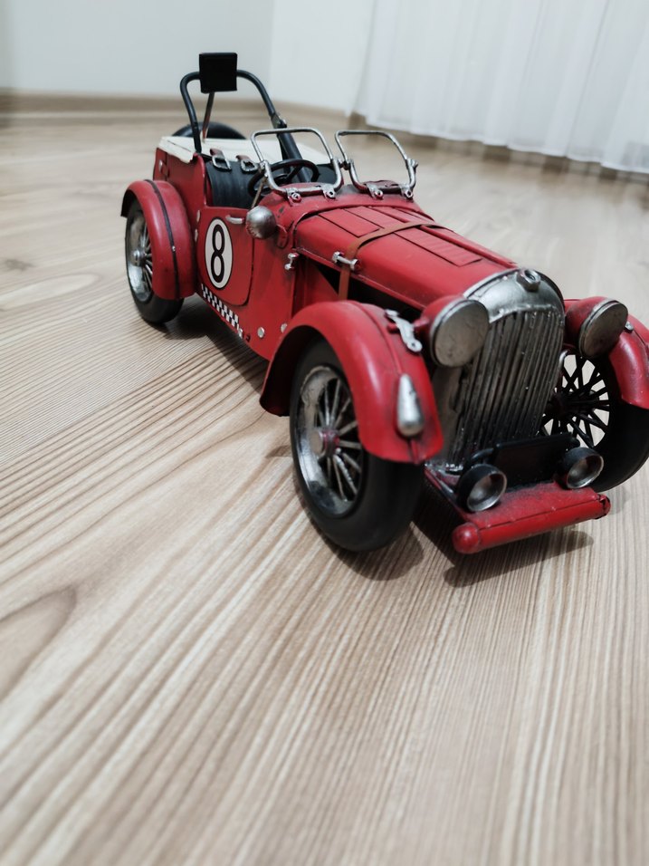 Kırmızı Numaralı Oyuncak Araba - Görsel 5