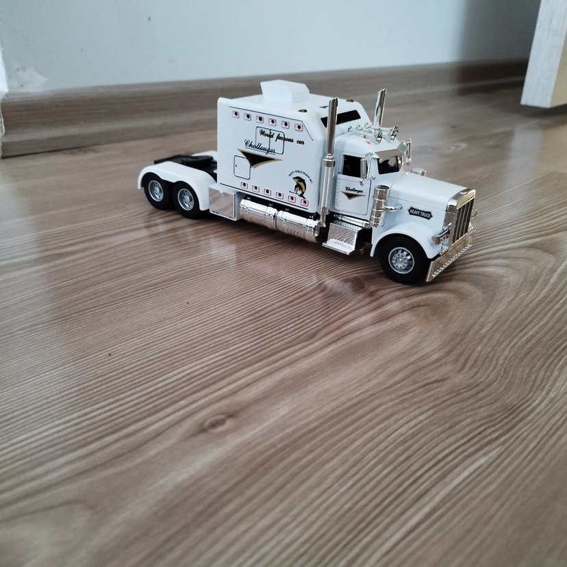 Beyaz Renkli Oyuncak Tır 24 cm - Görsel 4