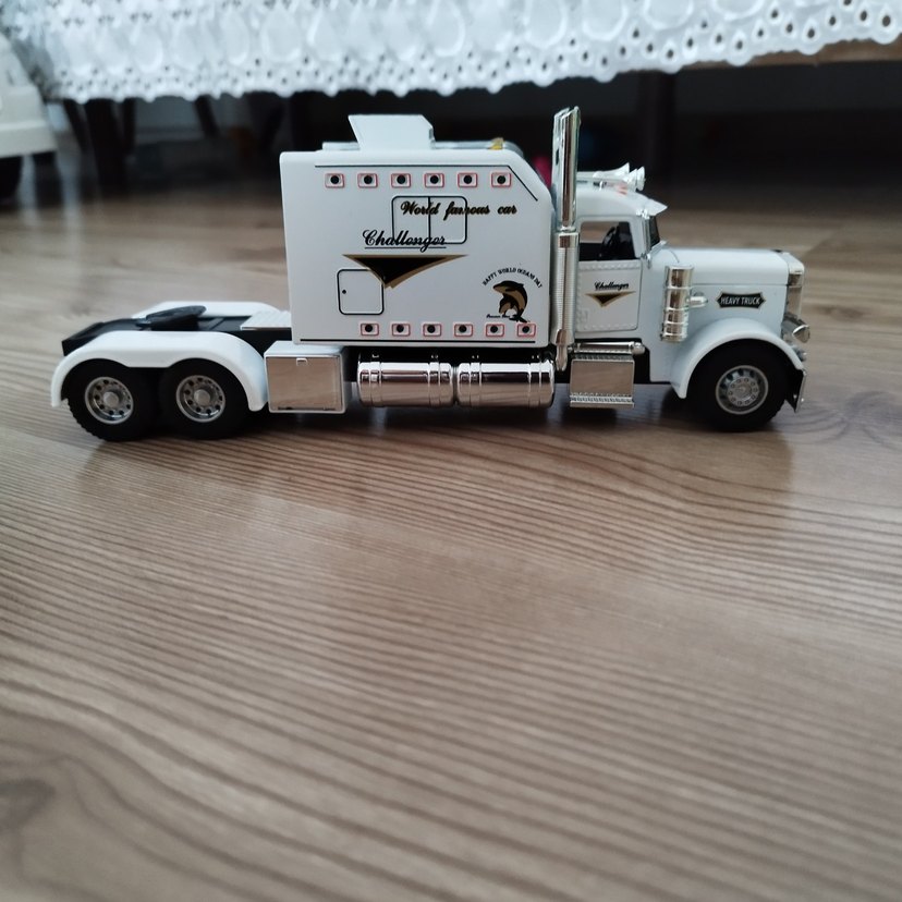 Beyaz Renkli Oyuncak Tır 24 cm - Görsel 3