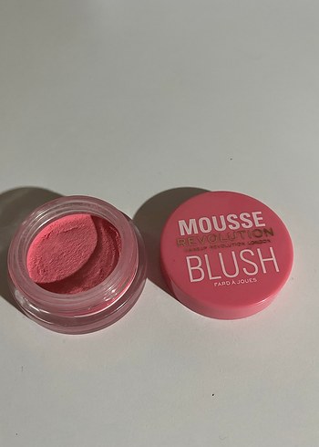 Revolution mousse blush