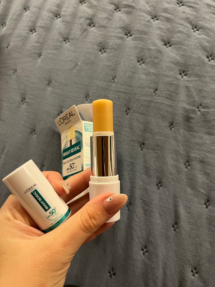 L'Oréal Bright Reveal SPF 50+ Yüz Güneş Koruyucu Stick - Görsel 2